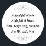 Meneer en mevrouw Wedding Kisses Gedicht Ronde Sticker<br><div class="desc">Deze charmante Mr en Mrs ronde sticker bevat een lievelingsgedicht gepersonaliseerd met de namen van de bruid en bruidegom. Dit zou een perfecte sticker zijn om een gunst box met Hershey Kisses te accentueren.</div>