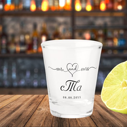 Meneer mevrouw pasgetrouwden monogram huwelijksfee shot glas