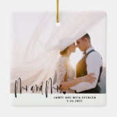 Meneer & Mevrouw Script Hart Moderne Trouwfoto Gel Keramisch Ornament (Achterkant)