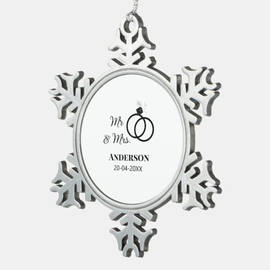 Meneer & Mevrouw voeg familienaam datum jaar huwel Tin Sneeuwvlok Ornament (Rechts)