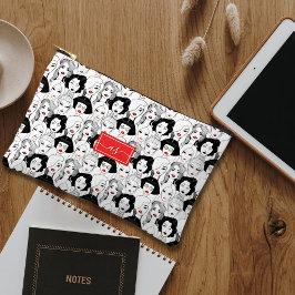 Menge vrouwen met rode lippen en monogram-voorlett etui