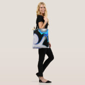 Mengsel van glad met blauwe neonkrommen over schad tote bag (Op model)