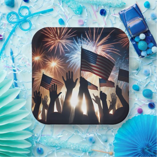 Menigte met Amerikaanse vlaggen en vuurwerk Papieren Bordje (Feest)