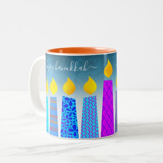 Menorah Candles Happy Hanukkah Script op Turquoise Tweekleurige Koffiemok (Voorkant links)