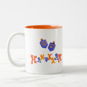 Menorah en Dreidels Hanukkah Gift Tweekleurige Koffiemok (Links)