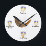 Menorah Feast Days Wall klok<br><div class="desc">De rechtse kant heeft het weer gedaan met deze van een mooie Menorah Feast Days Wall klok! Houd het gesprek aan de gang terwijl ze tijd houden met familie en vrienden terwijl ze je mooie Menorah Mestdagen Wandsklok bewonderen,  gemaakt van de rechterkant!</div>