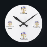 Menorah Feast Days Wall klok<br><div class="desc">De rechtse kant heeft het weer gedaan met deze van een mooie Menorah Feast Days Wall klok! Houd het gesprek aan de gang terwijl ze tijd houden met familie en vrienden terwijl ze je mooie Menorah Mestdagen Wandsklok bewonderen,  gemaakt van de rechterkant!</div>