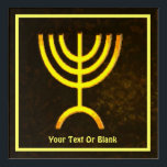 Menorah Flame Acryl Muurkunst<br><div class="desc">Een bruine en gouden digitale weergave van de joodse zeven-vertakte menorah (Hebreeuws: מְ נ וֹ ה ). Voeg je eigen tekst toe. De zeven-vertakte menorah, die wordt gebruikt in het draagbaar toevluchtsoord dat door Mozes in de wildernis en later in de tempel in Jeruzalem is opgezet, is sinds de oudheid...</div>