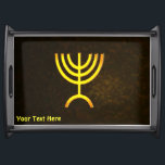 Menorah Flame Dienblad<br><div class="desc">Een bruine en gouden digitale weergave van de Joodse zevenvertakte menora (Hebreeuws: מְנוֹרָה). Aanpassen door uw eigen tekst toe te voegen. De zeven vertakte menora, gebruikt in het draagbare heiligdom dat door Mozes in de wildernis en later in de Tempel in Jeruzalem is opgezet, is sinds de oudheid een symbool...</div>