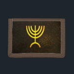 Menorah Flame Drievoud Portemonnee<br><div class="desc">Een digitale weergave van de joodse zeven-vertakte menorah (Hebreeuws: מְ נ רָ ה ‎). De zeven-vertakte menorah, die wordt gebruikt in het draagbaar toevluchtsoord dat door Mozes in de wildernis en later in de tempel in Jeruzalem is opgezet, is sinds de oudheid een symbool van het jodendom en is het...</div>