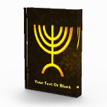 Menorah Flame Fotoblokken<br><div class="desc">Een digitale weergave van de joodse zeven-vertakte menorah (Hebreeuws: מְ נ רָ ה ‎). Voeg je eigen tekst toe. De zeven-vertakte menorah, die wordt gebruikt in het draagbaar toevluchtsoord dat door Mozes in de wildernis en later in de tempel in Jeruzalem is opgezet, is sinds de oudheid een symbool van...</div>