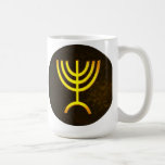 Menorah Flame Koffiemok<br><div class="desc">Een digitale weergave van de joodse zeven-vertakte menorah (Hebreeuws: מְ נ רָ ה ‎). De zeven-vertakte menorah, die wordt gebruikt in het draagbaar toevluchtsoord dat door Mozes in de wildernis en later in de tempel in Jeruzalem is opgezet, is sinds de oudheid een symbool van het jodendom en is het...</div>