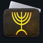 Menorah Flame Laptop Sleeve<br><div class="desc">Een digitale weergave van de joodse zeven-vertakte menorah (Hebreeuws: מְ נ רָ ה ). De zeven-vertakte menorah, die wordt gebruikt in het draagbaar toevluchtsoord dat door Mozes in de wildernis en later in de tempel in Jeruzalem is opgezet, is sinds de oudheid een symbool van het jodendom en is het...</div>