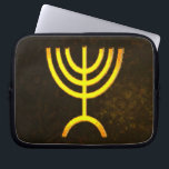 Menorah Flame Laptop Sleeve<br><div class="desc">Een digitale weergave van de joodse zeven-vertakte menorah (Hebreeuws: מְ נ רָ ה ‎). De zeven-vertakte menorah, die wordt gebruikt in het draagbaar toevluchtsoord dat door Mozes in de wildernis en later in de tempel in Jeruzalem is opgezet, is sinds de oudheid een symbool van het jodendom en is het...</div>