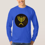 Menorah Flame T-shirt<br><div class="desc">Een digitale weergave van de joodse zeven-vertakte menorah (Hebreeuws: מְ נ רָ ה ‎). De zeven-vertakte menorah, die wordt gebruikt in het draagbaar toevluchtsoord dat door Mozes in de wildernis en later in de tempel in Jeruzalem is opgezet, is sinds de oudheid een symbool van het jodendom en is het...</div>