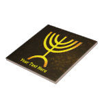 Menorah Flame Tegeltje<br><div class="desc">Een digitale weergave van de Joodse zevenvertakte menora (Hebreeuws: מְנוֹרָה). Aanpassen door uw eigen tekst toe te voegen. De zeven vertakte menora, gebruikt in het draagbare heiligdom dat door Mozes in de wildernis en later in de Tempel in Jeruzalem is opgezet, is sinds de oudheid een symbool van het jodendom...</div>