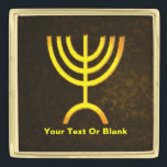 Menorah Flame Vergulde Reverspeld<br><div class="desc">Een bruine en gouden digitale weergave van de joodse zeven-vertakte menorah (Hebreeuws: מְ נ וֹ ה ‎). Voeg je eigen tekst toe. De zeven-vertakte menorah, die wordt gebruikt in het draagbaar toevluchtsoord dat door Mozes in de wildernis en later in de tempel in Jeruzalem is opgezet, is sinds de oudheid...</div>