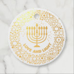 Menorah Hannukah Bedankjes Labels<br><div class="desc">Viel acht dagen en acht nachten van het festival van Lichten met Hanukkakaarten en geschenken. Het festival van de lichten is hier. Licht de menorah aan, speel met het droesdel en feast op latkes en sufganiyots. Viel de geest van Hanukkah met vrienden, familie en geliefden om hen Happy Hanukkah te...</div>