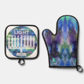 Menorah of Light - "Light" in 9 Jewish languages  Ovenwant & Pannenlap Set (Voorkant)