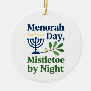 Menorah overdag Mistetoe 's nachts Christmukkah Jo Keramisch Ornament
