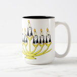 Menorah Penguins Tweekleurige Koffiemok<br><div class="desc">Wie zei dat Kerstmis pinguïns moest bezitten? Laat deze kleine pinguïns het vieren met jou en je geliefden tijdens het seizoen. Elk van hen komt met een geschenk voor elke nacht.</div>