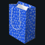 Menorah Star van David Hanukkah Pattern Blue Medium Cadeauzakje<br><div class="desc">Bekijk mijn winkel voor meer kleuren en design of laat me weten of je iets op maat wilt. Bedankt om met mij te winkelen!</div>