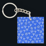 Menorah Star van David Hanukkah Pattern Blue White Sleutelhanger<br><div class="desc">Ik hoop dat je van dit vakantiemodel houdt. Voeg je eigen tekst toe. Bekijk mijn winkel voor meer overeenkomende objecten zoals stickers,  kaarten,  mokken,  handdoeken,  verpakkingspapier en andere vakantiepatronen. Bedankt om met mij te winkelen,  als je iets wilt,  laat het me dan weten!</div>