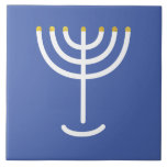 Menorah White Gold Blue Tegeltje<br><div class="desc">Menorah witte goudblauwe tegel. Personaliseer u door uw eigen naam toe te voegen. Om dit te maken, kunt u een eigen ontwerp maken: 'Klik om verder aan te passen' ... of 'breng dit ontwerp over' om hetzelfde ontwerp af te drukken op een ander product. Waar komt de Menorah vandaan? Het...</div>