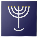 Menorah White Gold Navy Tegeltje<br><div class="desc">Menorah witte goudblauwe tegel. Personaliseer u door uw eigen naam toe te voegen. Om dit te maken, kunt u een eigen ontwerp maken: 'Klik om verder aan te passen' ... of 'breng dit ontwerp over' om hetzelfde ontwerp af te drukken op een ander product. Waar komt de Menorah vandaan? Het...</div>