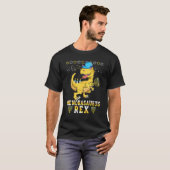 Menorasaurus Rex Dinosaur Rex Hanukkah Menora Pun T-shirt (Voorkant volledig)