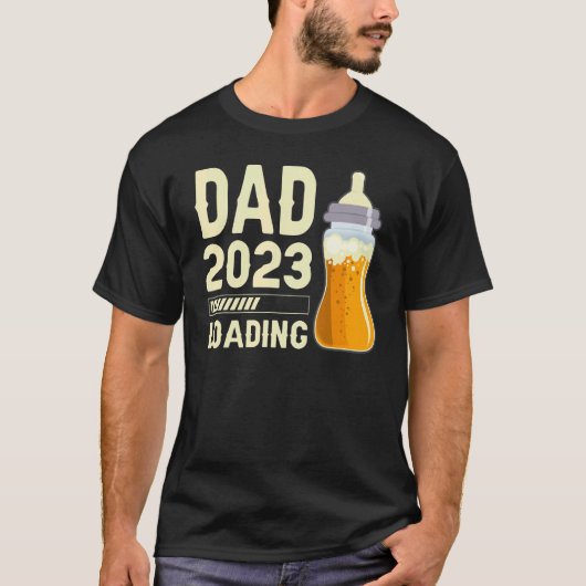 Mens Baby Announcement 2023 Baby Bottle for Expect T-shirt (Voorkant)