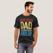 Mens Craps Dealer Dad Like a Regular Dad but Cool T-shirt (Voorkant volledig)