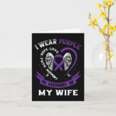 Mens draagt paars ter nagedachtenis aan mijn vrouw kaart (Gele Bloem)