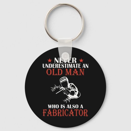 Mens Fabricator - Never Underestimate An Old Man s Sleutelhanger (Voorkant)
