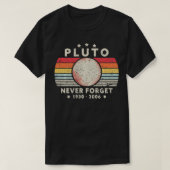 Mens Never Forget Pluto Planet Retro Style Funny S T-shirt (Design voorkant)