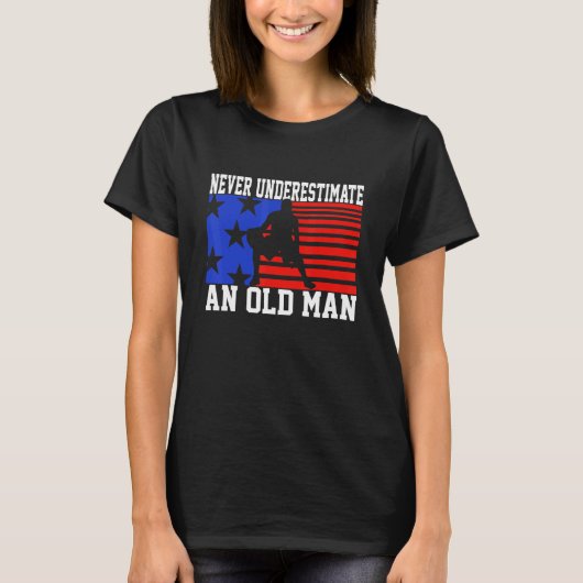 Mens Never Underestimate An Old Man USA Flag Bas T-shirt (Voorkant)