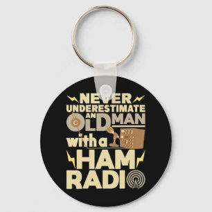 Mens Never Underestimate An Old Man With A Ham Rad Sleutelhanger