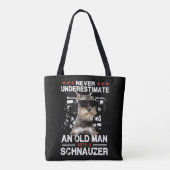 Mens Never Underestimate An Old Man With A Schnauz Tote Bag (Achterkant)