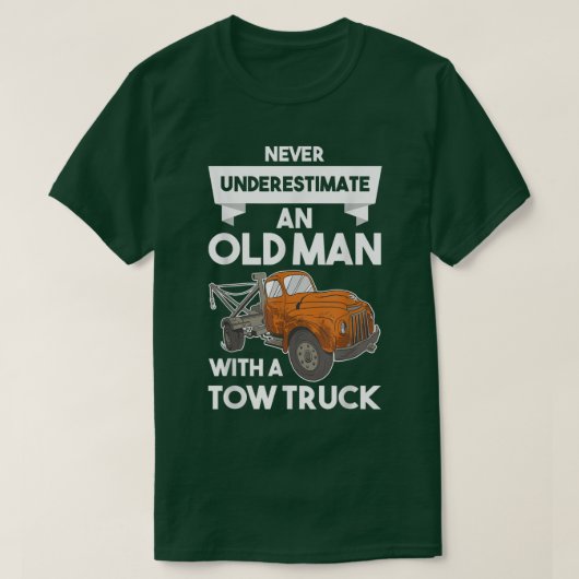 Mens Never Underestimate an Old Man with a Tow Tru T-shirt (Design voorkant)