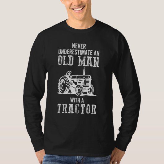 Mens Never Underestimate An Old Man With A Tractor T-shirt (Voorkant)