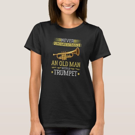 Mens Never Underestimate an Old Man with a Trumpet T-shirt (Voorkant)