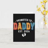 Mens Promoted To Daddy 2026 Dad Est 2026 Daddy To  Kaart (Gele Bloem)