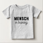 Mensch in Training T-Shirt<br><div class="desc">Dit t-shirt van baby paren perfect met mijn "Mensch"versie van mannen! Ze maken een uniek cadeau voor de Dag van Vader!</div>