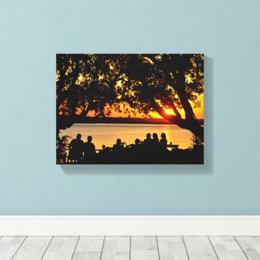 Mensen aan de rand van de rivier bij zonsondergang canvas afdruk (Insitu (Houten vloer))
