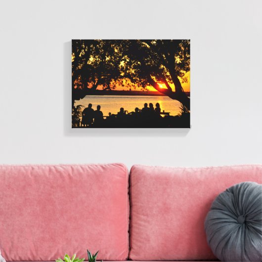 Mensen aan de rand van de rivier bij zonsondergang canvas afdruk (Insitu (Woonkamer))