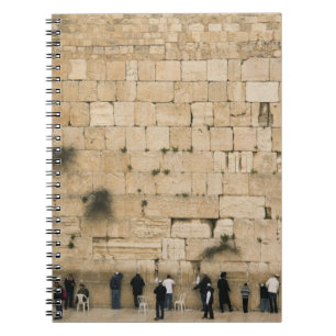 Mensen bidden aan de wand notitieboek