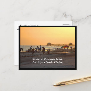 Mensen bij zonsondergang Fort Myers Beach Feestdagenkaart