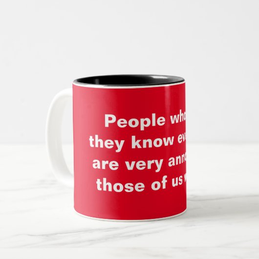 MENSEN DIE DENKEN DAT ZE ALLES WETEN TWEEKLEURIGE KOFFIEMOK (Voorkant links)