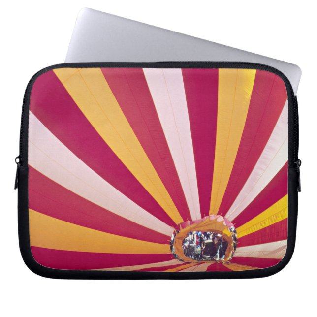 Mensen die een hete luchtballon vullen, Fort Colli Laptop Sleeve (Voorkant)