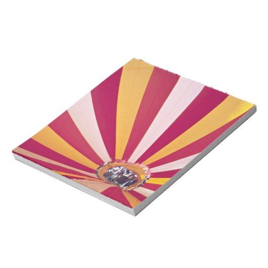 Mensen die een hete luchtballon vullen, Fort Colli Notitieblok (Linkerzijde)